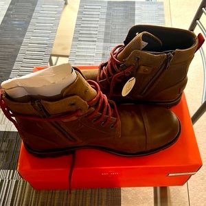 Selling brand new waterproof boots from Rockport